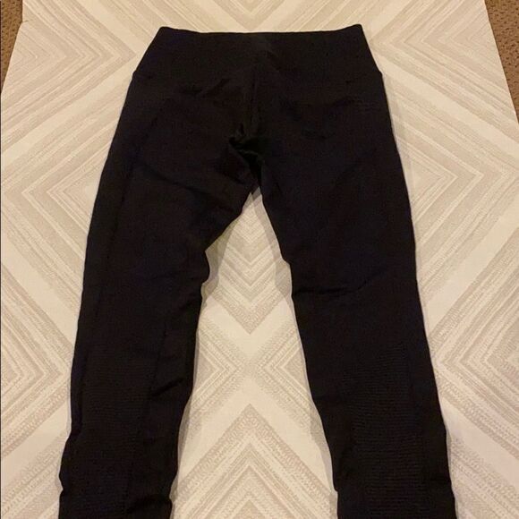 Avocado Black Textured Thick Cropped Leggings - Picture 7 of 8